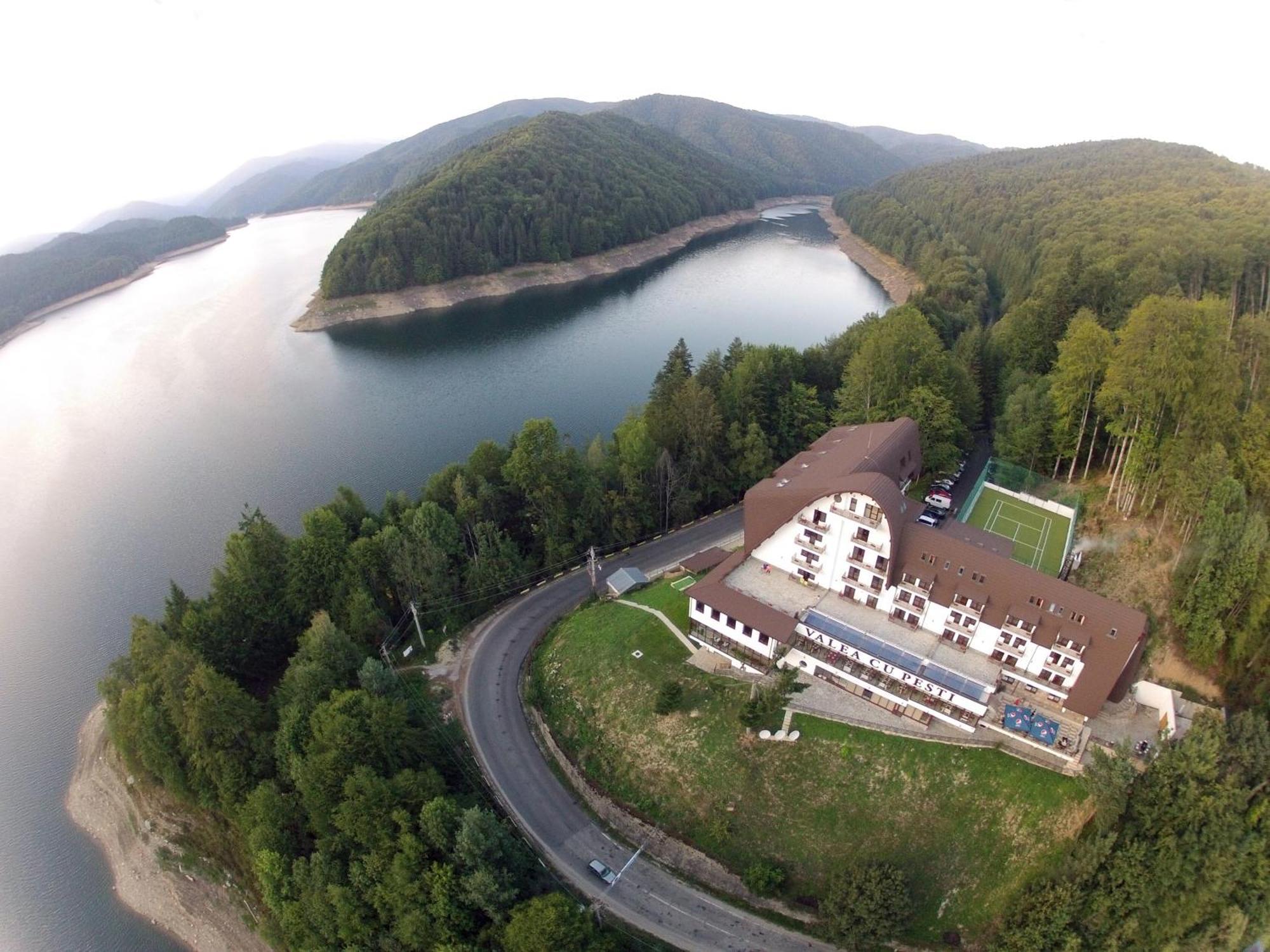 Hotel Valea Cu Pesti Căpăţîneni-Ungureni Екстериор снимка